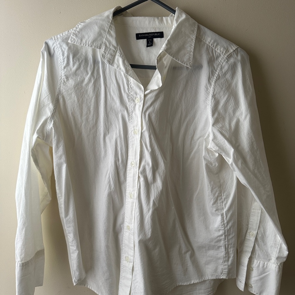 Banana Republic White Button-Up Shirt